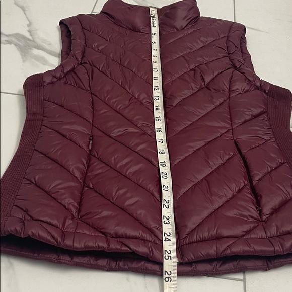 Burgundy Quilted Puffer Vest Zip Front Side Pockets Sz M - Picture 12 of 14